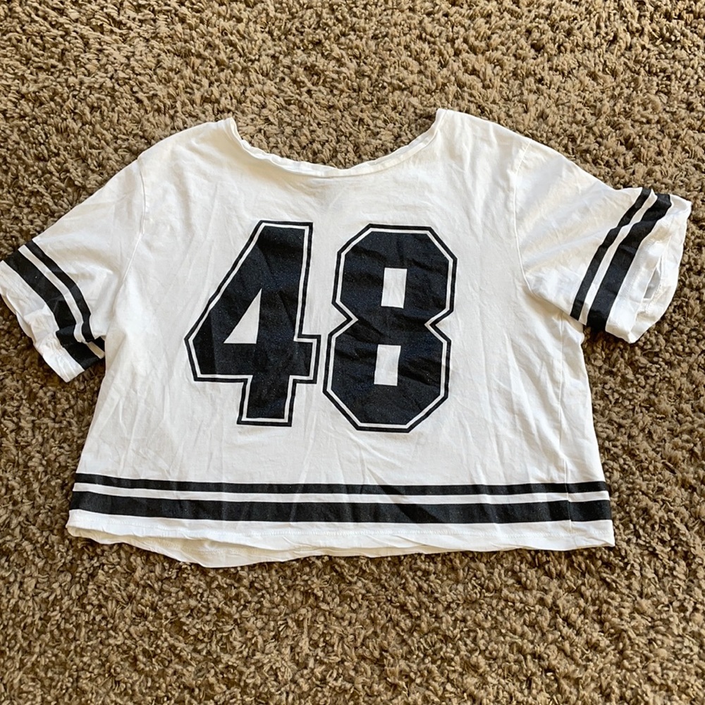 white cropped t-shirt